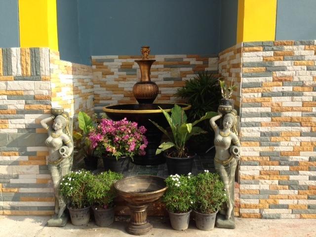 Golden Palace Inn Chiang Mai Exterior foto